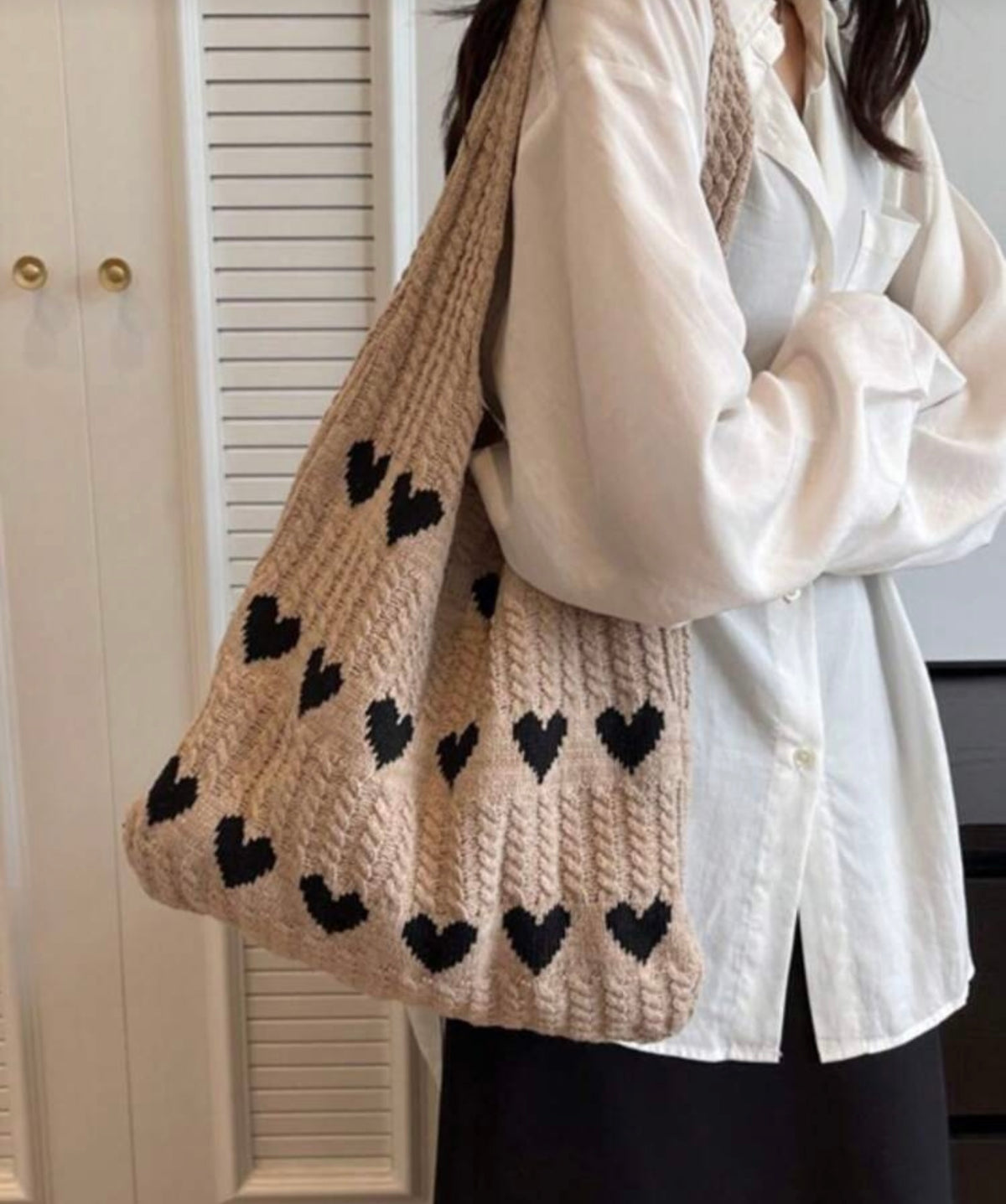 Black hearts tote bag